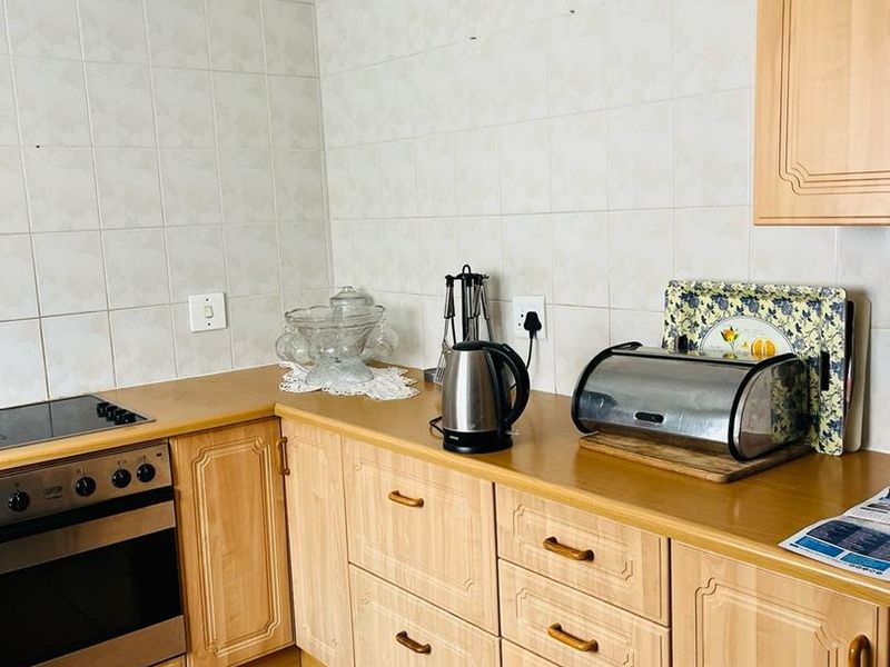 3 Bedroom house in a security ESTATE in Van Rebeeck Park - Photo 4