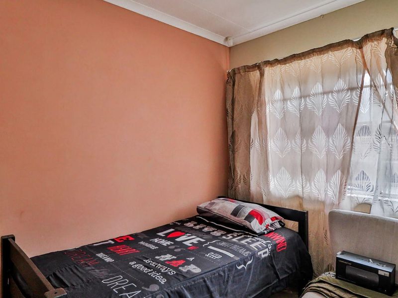 Modern Family Living with Space, Style & Comfort in Annlin. - Photo 9