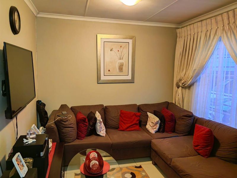 Riverside View Family Home R 966 000 - Photo 10