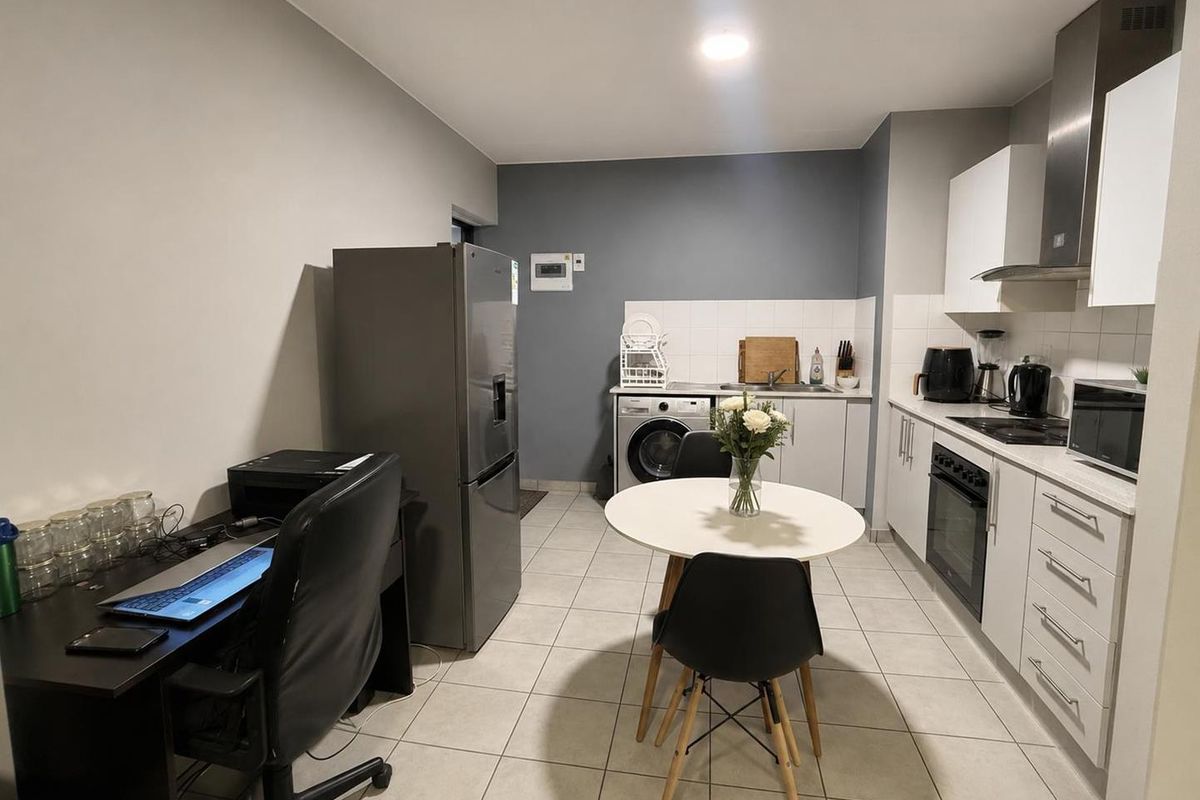 2 Bedroom Apartment For Sale in Parklands East - Photo 4
