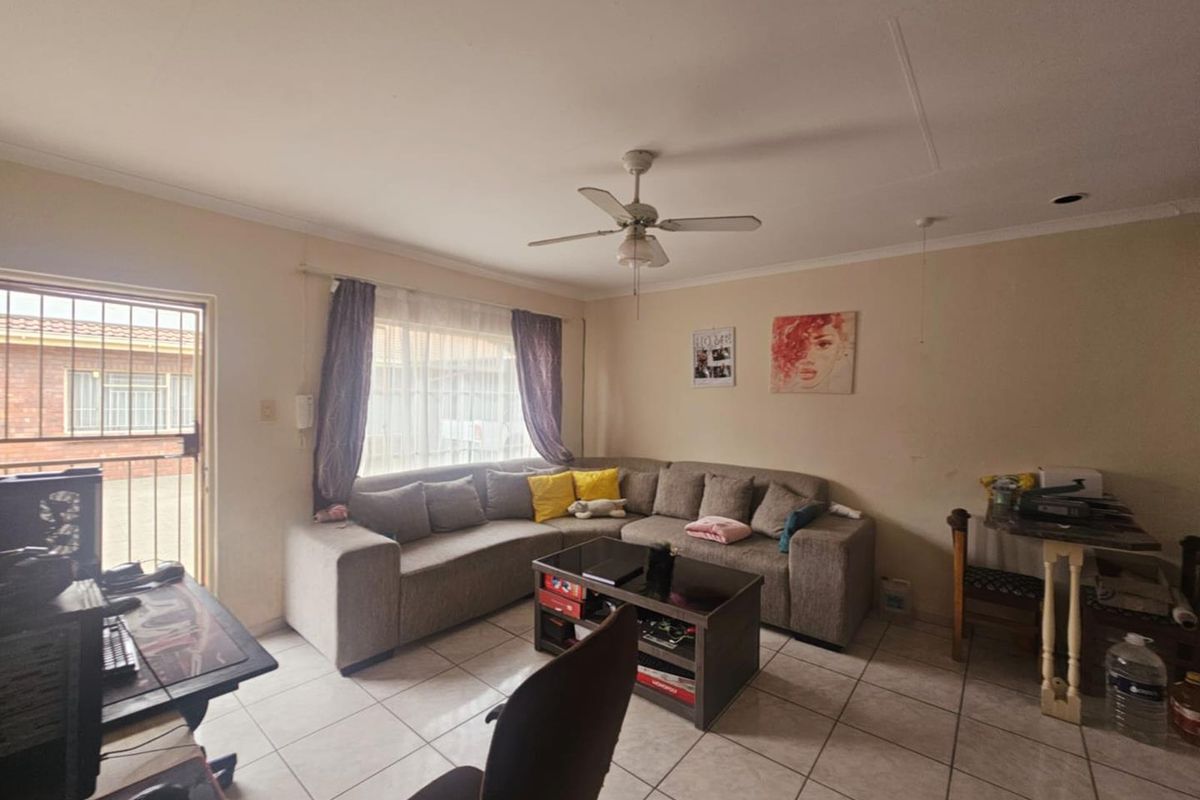 **Charming 2-Bedroom Facebrick Townhouse for Sale** - Photo 2