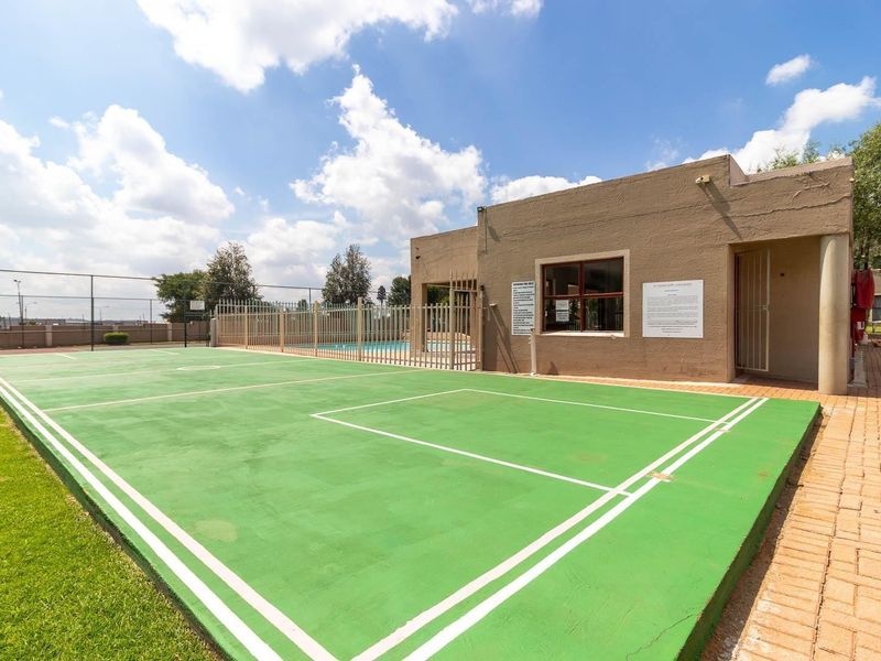 Townhouse For Sale in New Market Park, New Market, Alberton - Photo 3