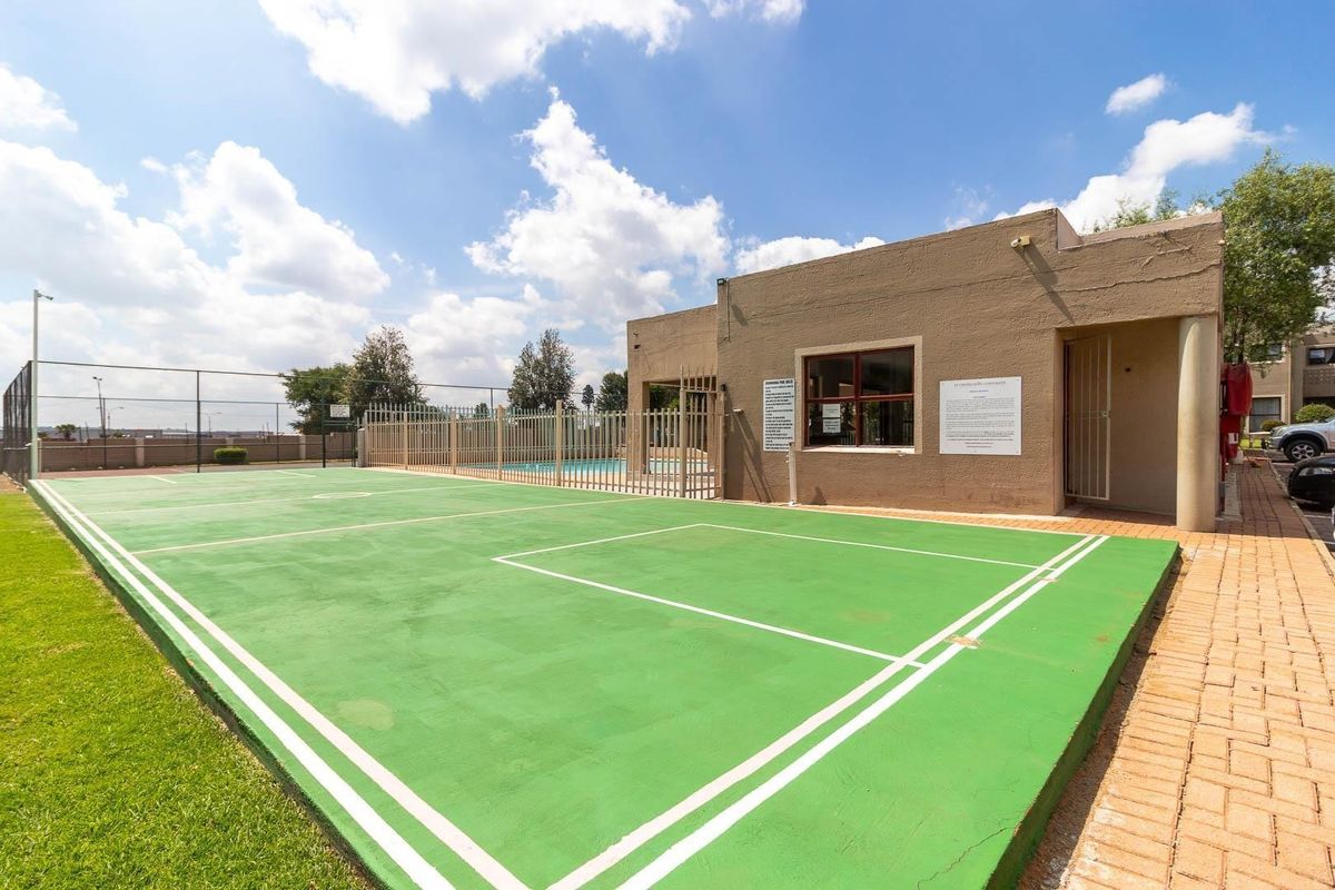 Townhouse For Sale in New Market Park, New Market, Alberton - Photo 3
