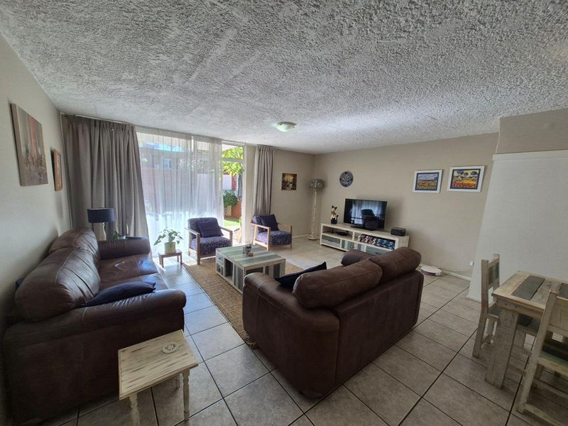 Spacious 3 Bedroom Duplex in a Popular Well-Managed Complex - Photo 8