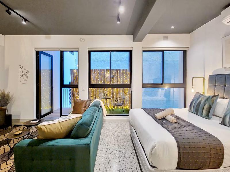 Fully Furnished Chic City Pad - Photo 6