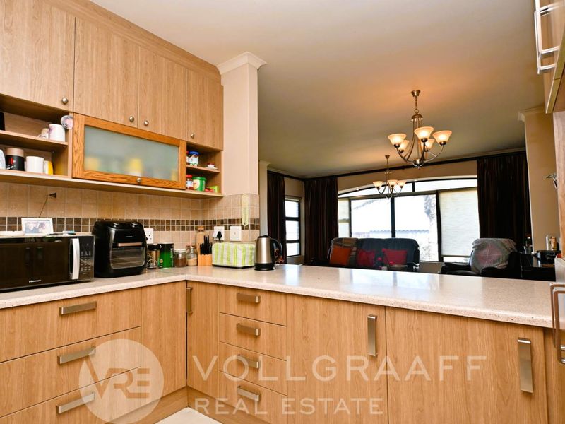 WELL-KEPT FAMILY HOME FOR SALE – SWAKOPMUND EXTENSION 9 - Photo 4