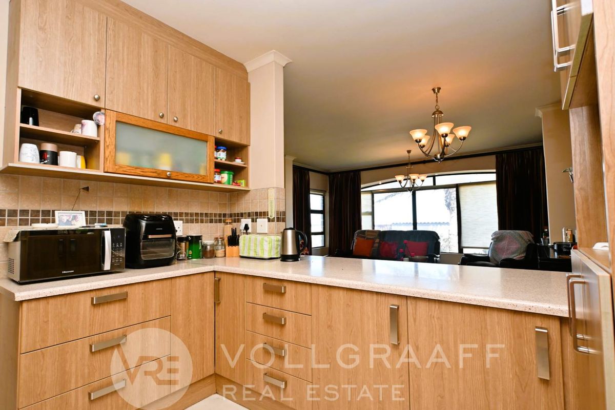 WELL-KEPT FAMILY HOME FOR SALE – SWAKOPMUND EXTENSION 9 - Photo 4