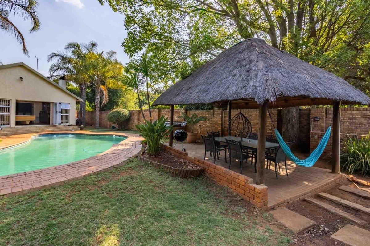 Large family home for sale in Kempton Park - Photo 2