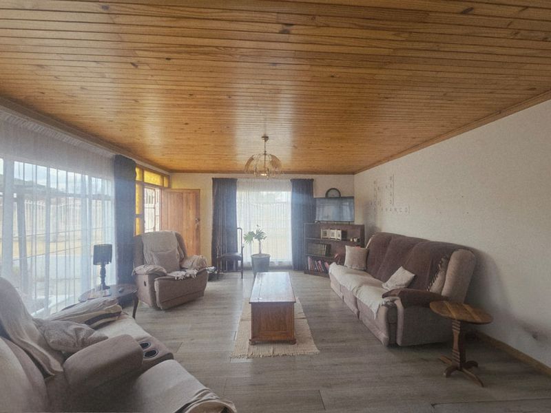 Spacious Four-Bedroom Home with Income Potential and Flatlets - Photo 6