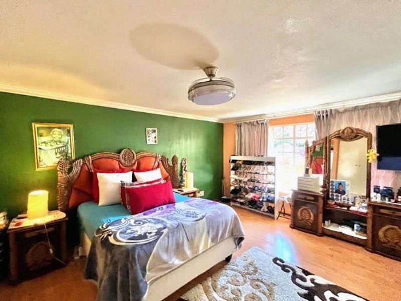 A Beautiful family home - Photo 7