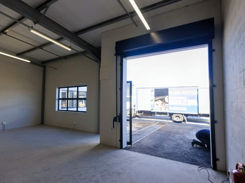 108SQM LIGHT INDUSTRIAL WAREHOUSE TO LET ALONG KOEBERG ROAD - MONTAGUE GARDENS - Photo 4