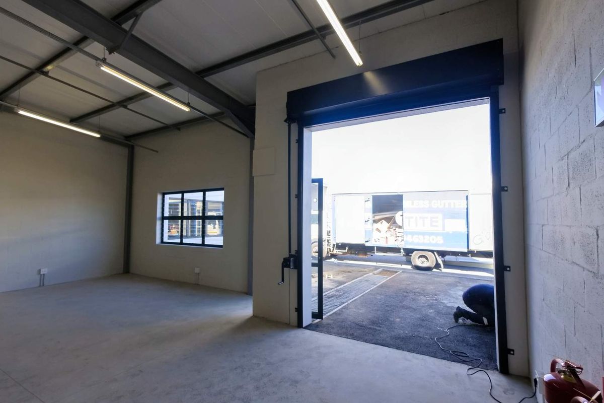 108SQM LIGHT INDUSTRIAL WAREHOUSE TO LET ALONG KOEBERG ROAD - MONTAGUE GARDENS - Photo 4
