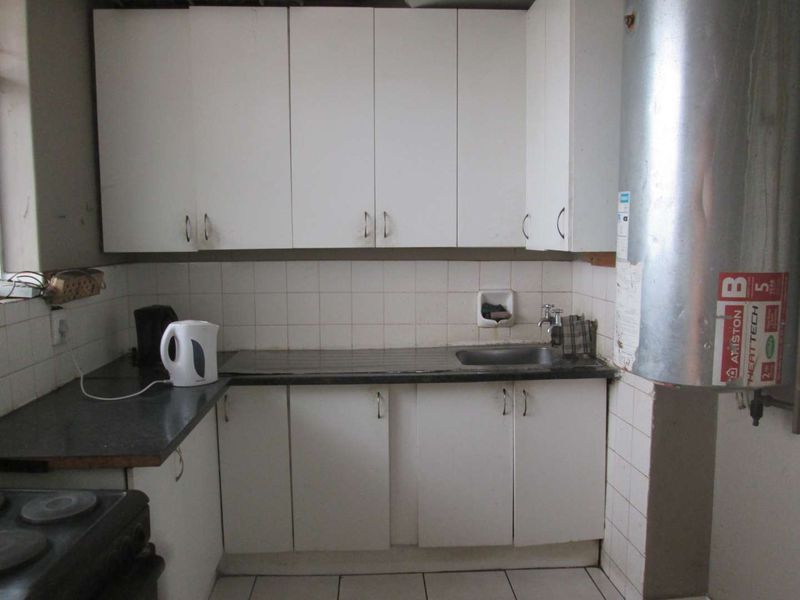 VERY BEAUTIFUL , NEAT AND CLEAN [2.5 ] TWO AND HALF BEDROOMS APARTMENT FOR SALE IN SUNNYSIDE  BARGAIN - Photo 6