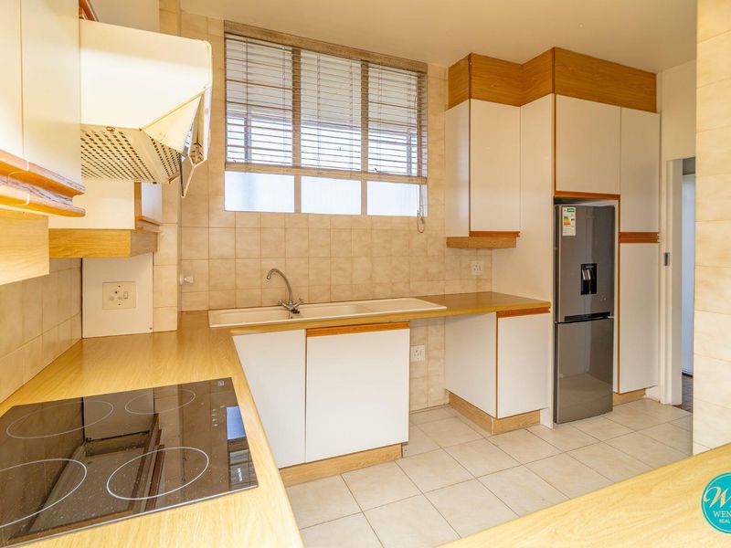 Sunny, Spacious & Perfectly Positioned! - Photo 6