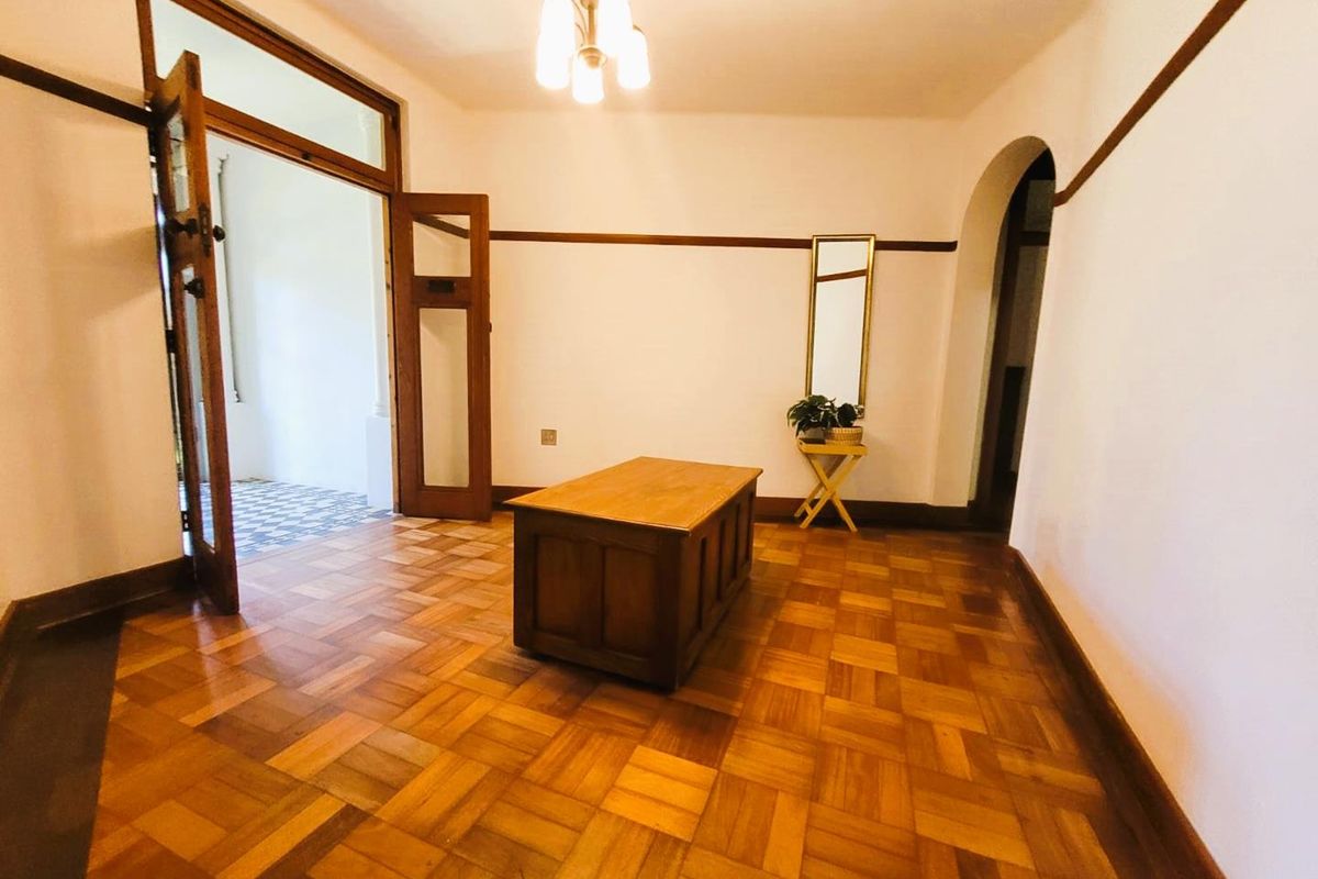 Lovely Family Home in Glenwood - Photo 4