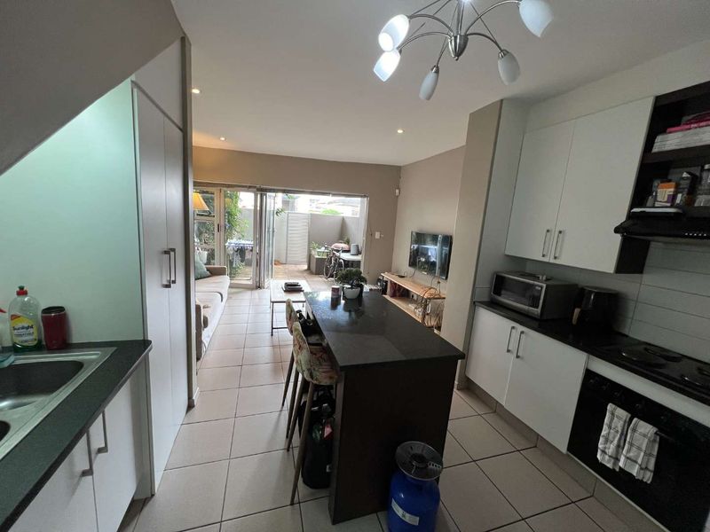 ATTRACTIVE TOWNHOUSE WITHIN A VERY CENTRAL LOCATION - Photo 2