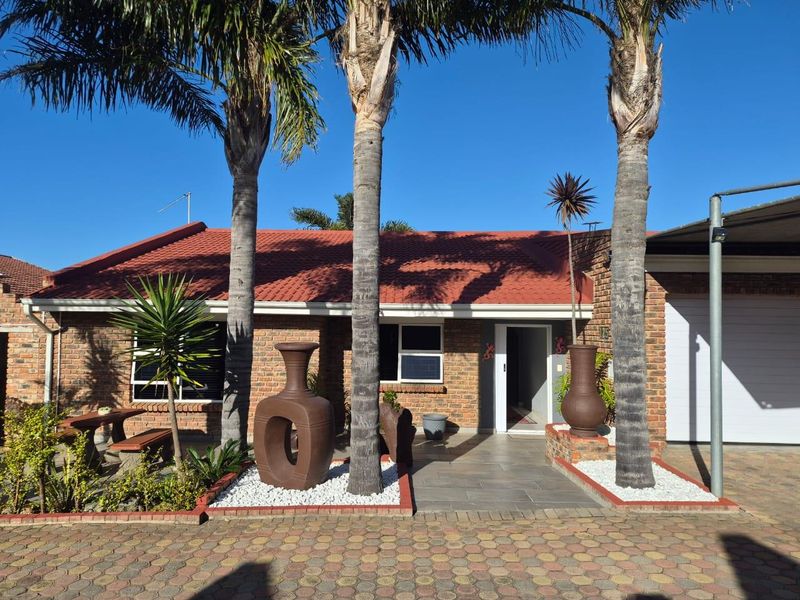 Modern Coastal Living in the Heart of Hartenbos on the Garden Route - Photo 2