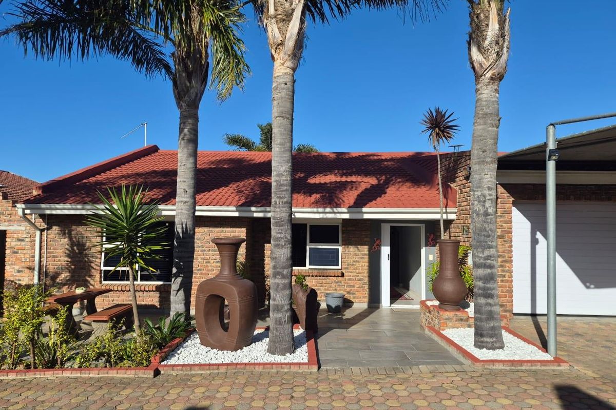 Modern Coastal Living in the Heart of Hartenbos on the Garden Route - Photo 2