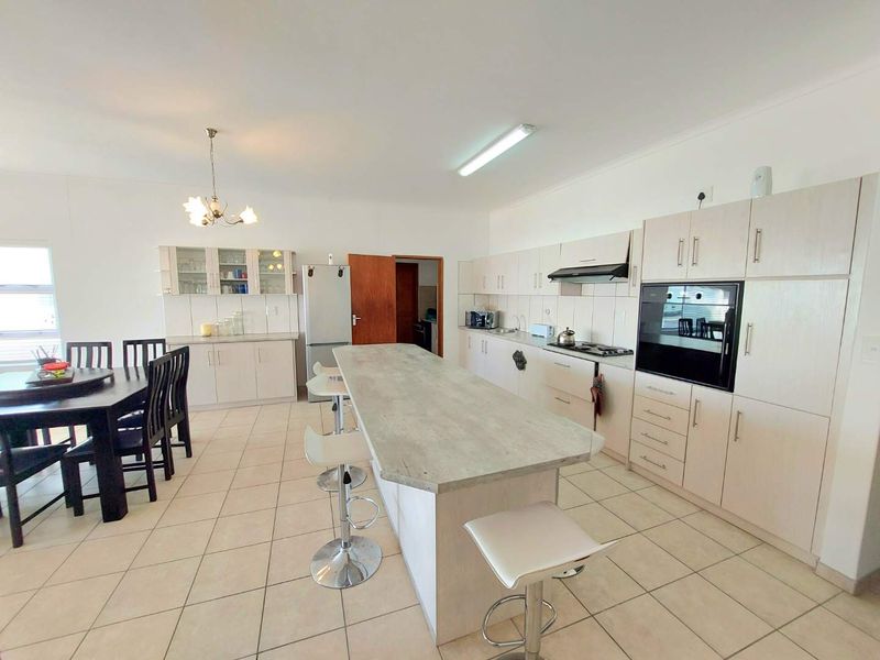 Stunning 3-Bed Home in Sunbay, Steps from the Beach - Photo 5