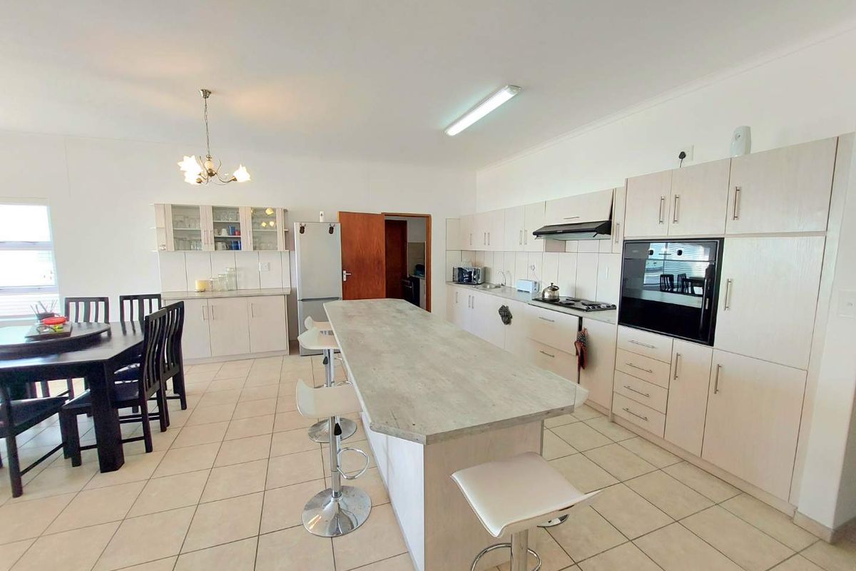Stunning 3-Bed Home in Sunbay, Steps from the Beach - Photo 5