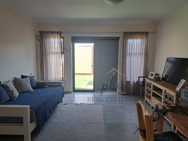 Modern, very neat 2 bedr Townhouse with spacious courtyard for sale in Walvis Bay - Photo 3