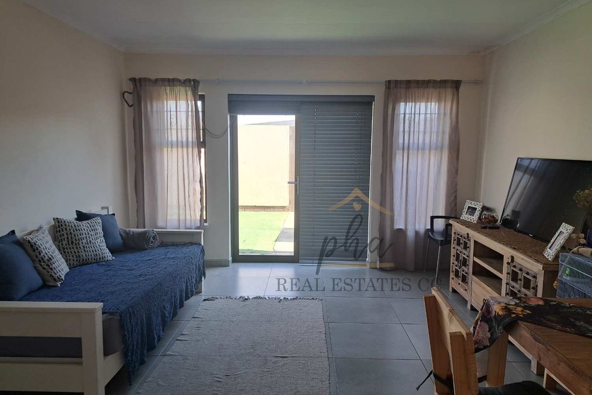 Modern, very neat 2 bedr Townhouse with spacious courtyard for sale in Walvis Bay - Photo 3