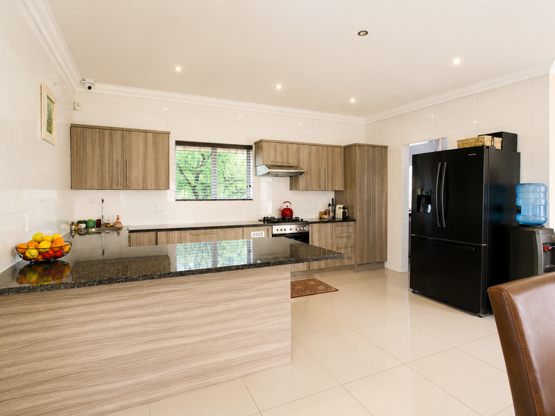 Elegant Family Duplex in Blue Valley Golf Estate - Photo 8