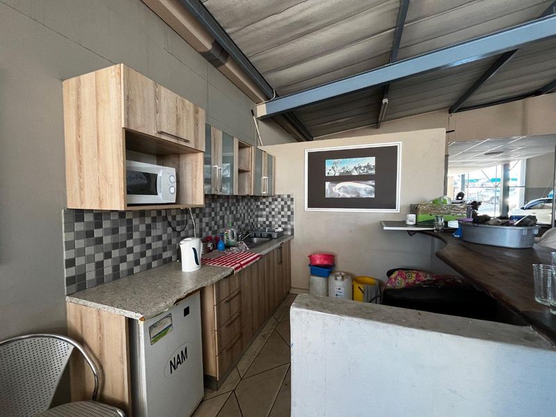 Perfect showroom space for sale - Photo 8