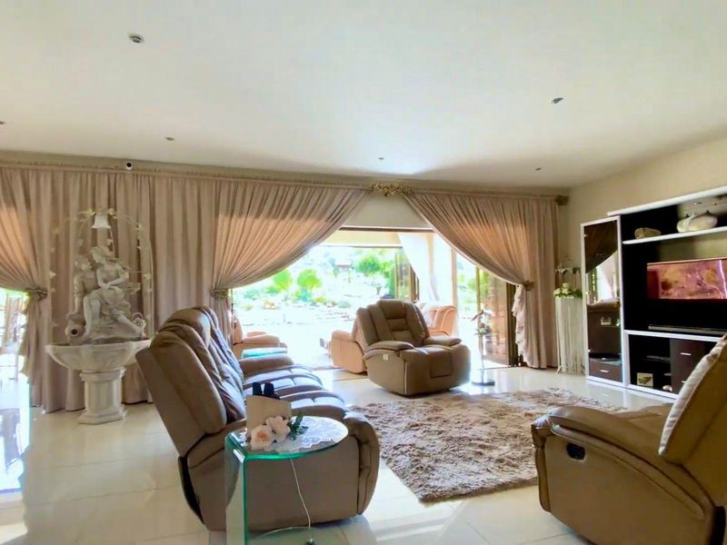 Oozing with |Luxury and Class - Photo 8