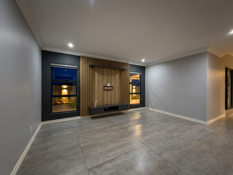 Single-Level Sophistication on a Private Conservation Edge - Photo 6