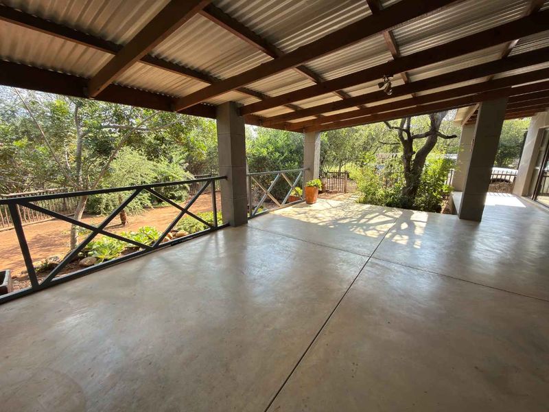 Three bedroom family home up for rental in the popular Hoedspruit Wildlife Estate - Photo 4