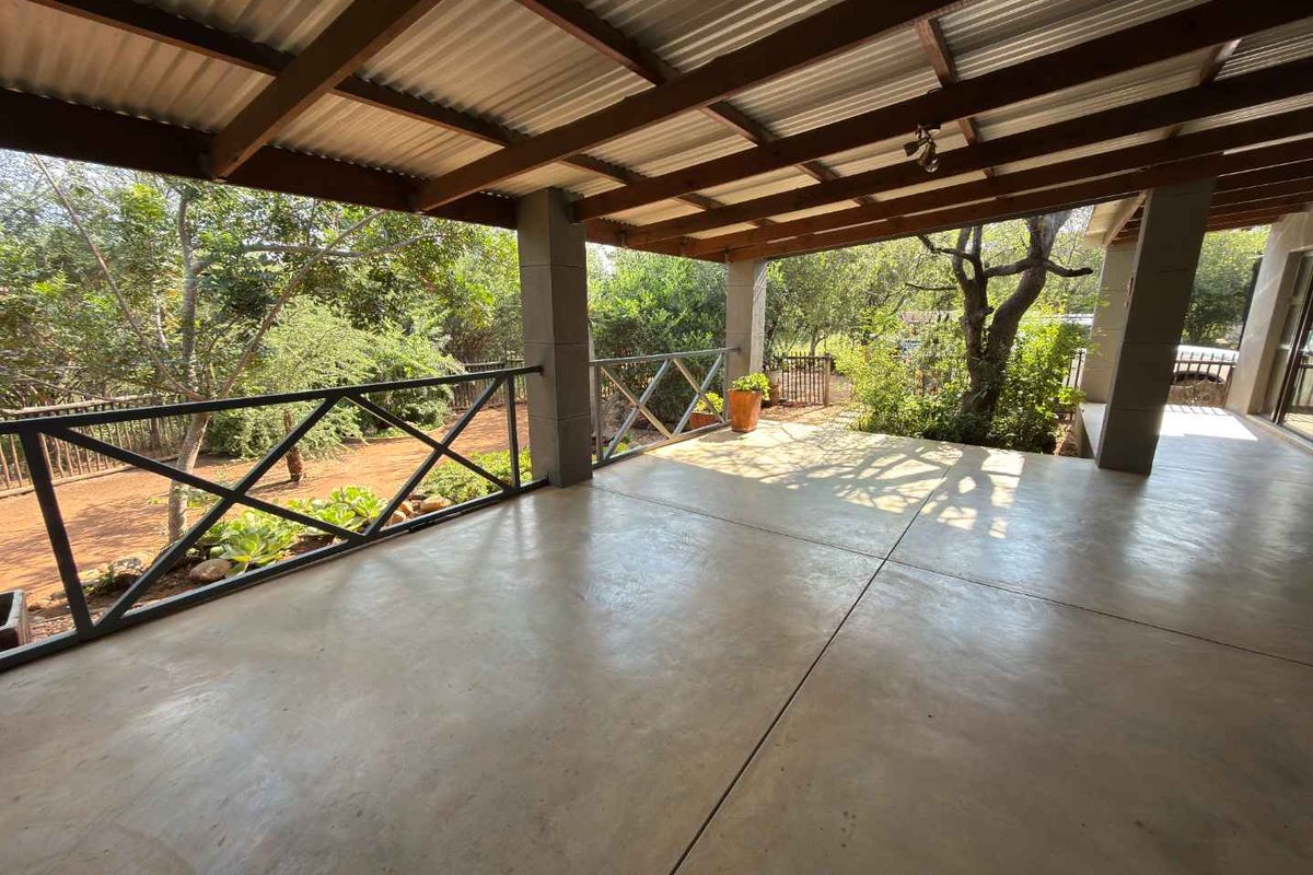 Three bedroom family home up for rental in the popular Hoedspruit Wildlife Estate - Photo 2