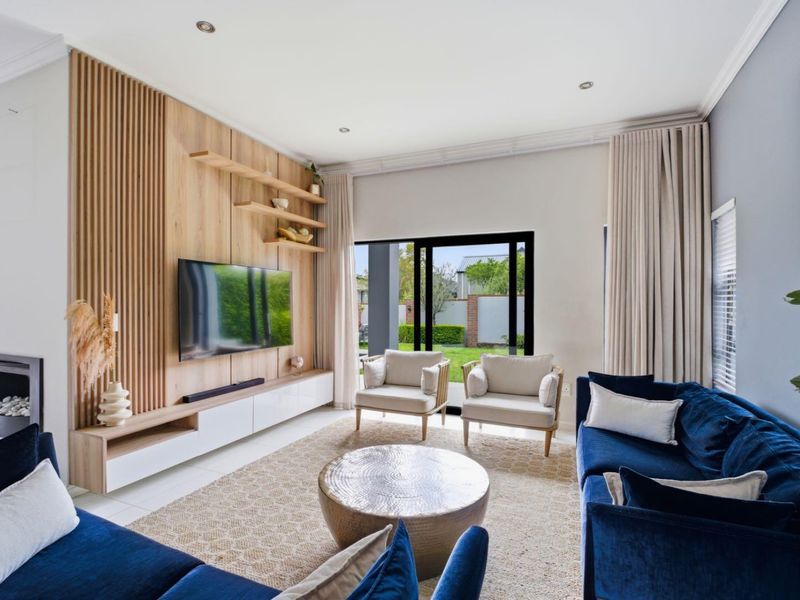 Modern Four Bedroom Home For Rental in Waterfall Country Village Estate - Photo 5