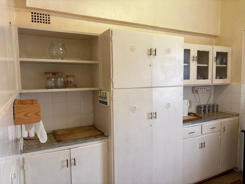 Charming Renovator's Dream in Prime Waverley Location: 31 Nordic Court Apartment - Photo 9