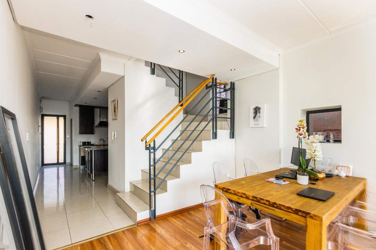 2 BED 2.5 BATH TRIPLEX UNFURNISHED APARTMENT ATHOL FOR SALE - Photo 4