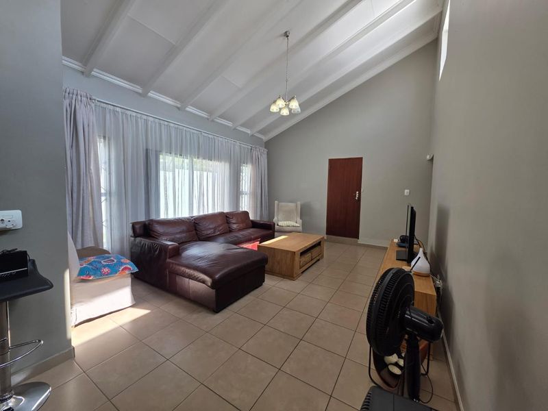 Modern Family Living - Photo 2