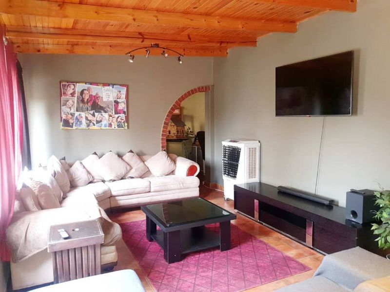 Spacious 3-Bedroom Home with Entertainment Room and Flatlet. - Photo 5