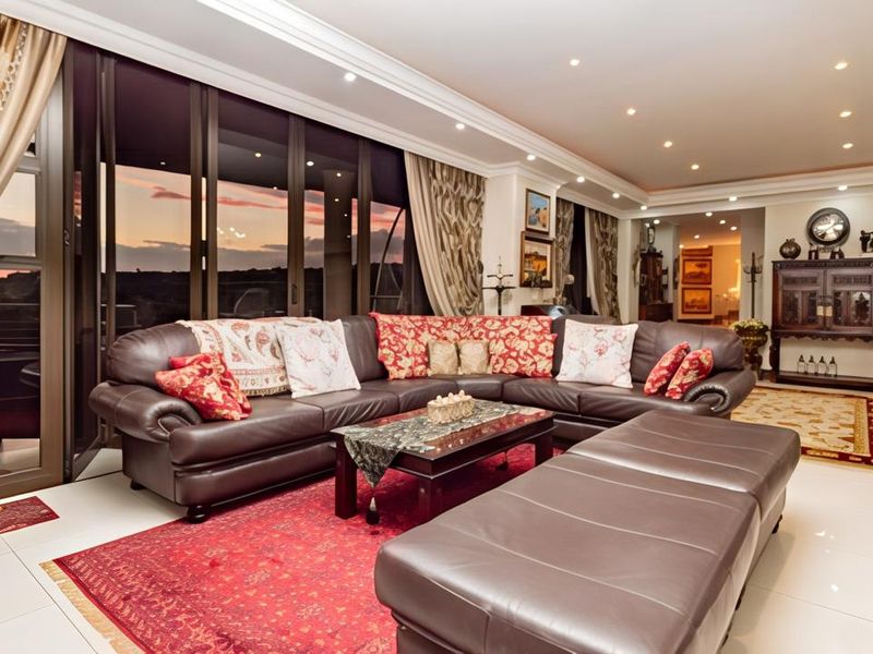 Meyersdal Eco Estate's most extraordinary residence where Elegance, Comfort and Sophisticated living reaches its zenith. - Photo 8