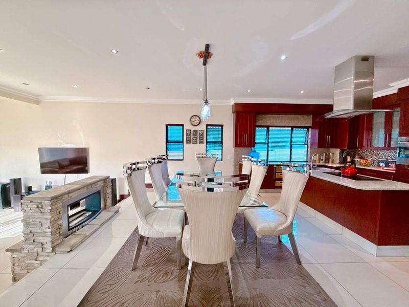 A Contemporary Corner-Stand Home  for Sale in Blue Valley Golf Estate - Photo 6