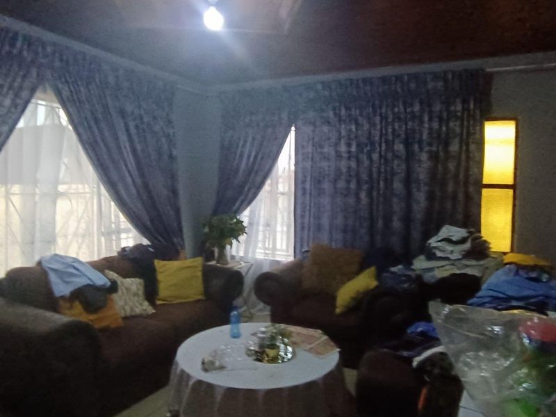 Family home for sale in Ivory Park - Photo 6