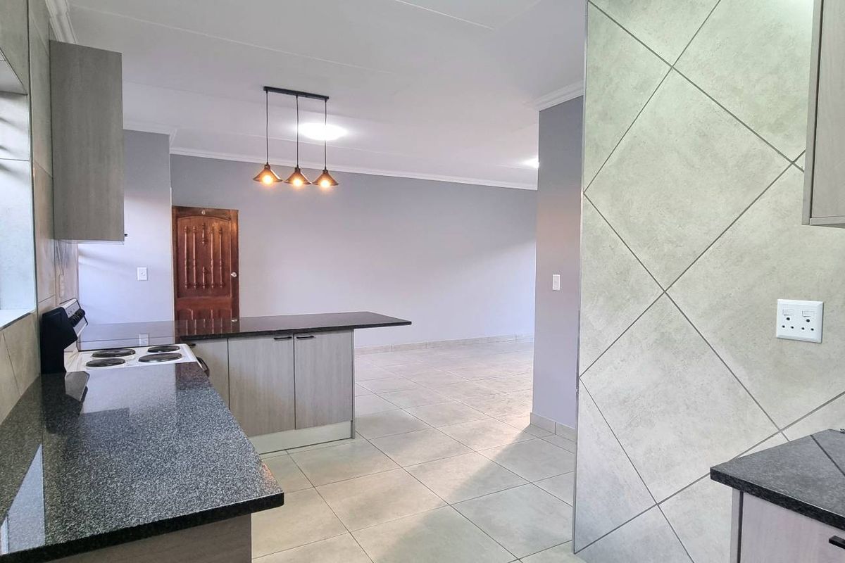 TURNKEY TOWNHOUSE LIVING- A MUST SEE! - Photo 2