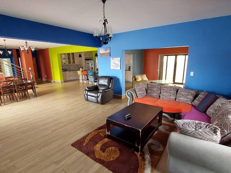 Spacious 4-Bedroom Family Home with Modern Comfort, Classic Charm & Prime Coastal Living. - Photo 4