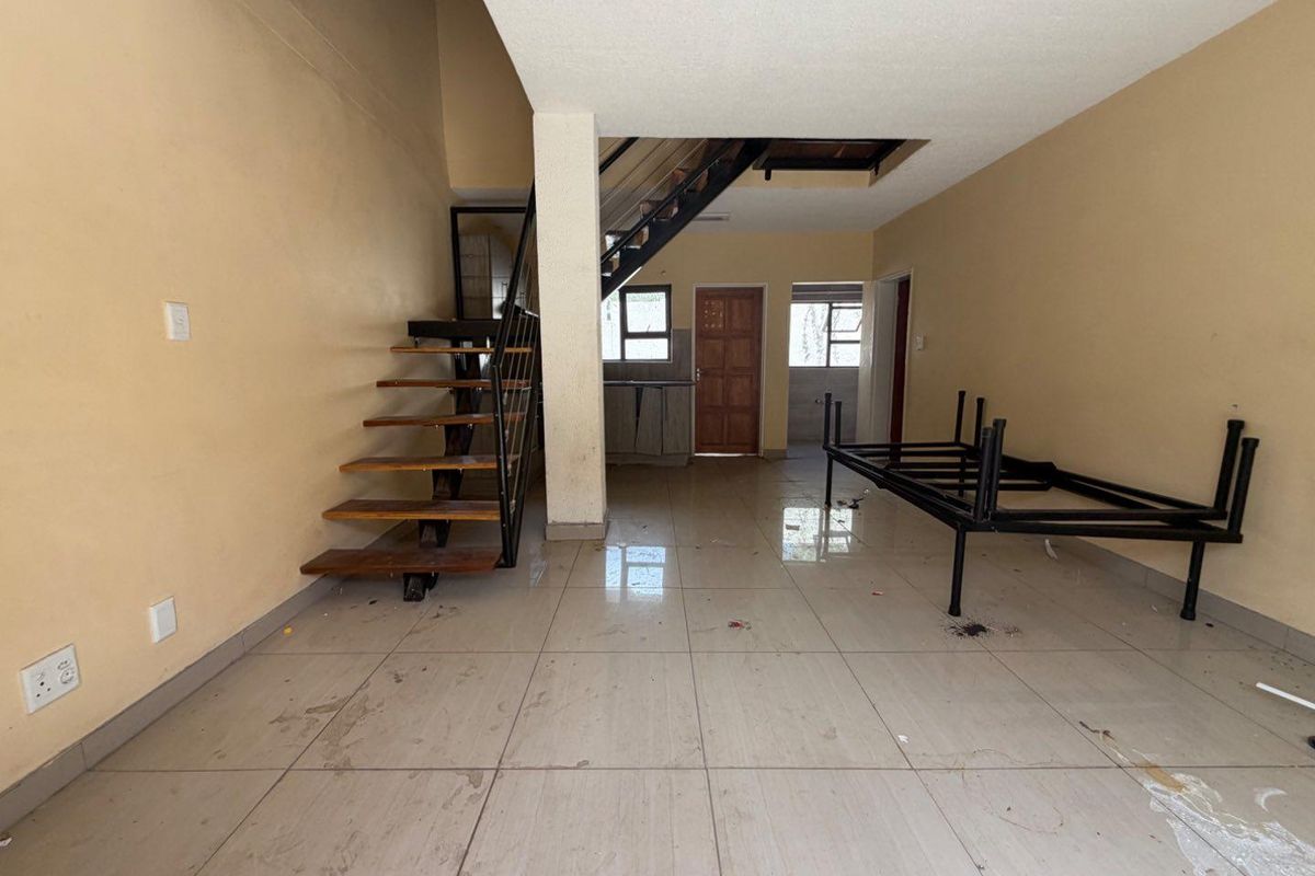 3 bedroom townhouses for sale selling for a unbelievable price! - Photo 2