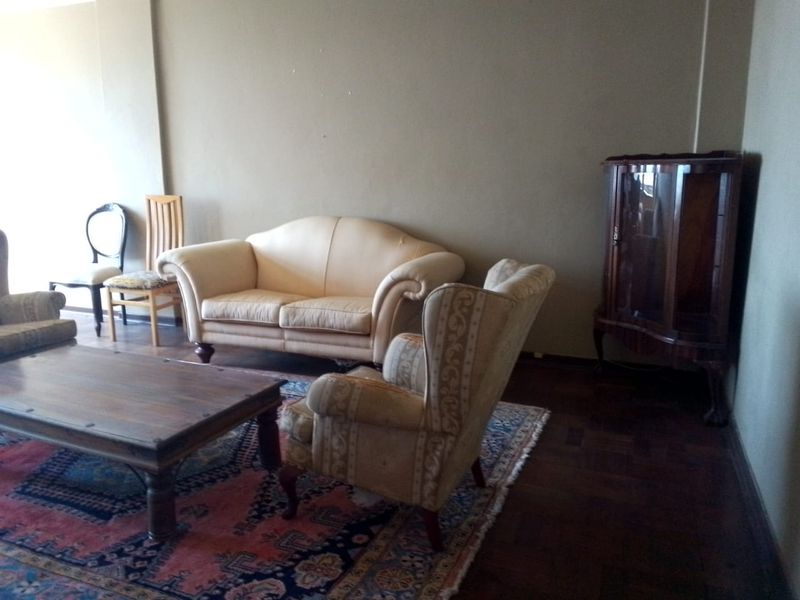 Charming 2-Bedroom Apartment with Modern Features - Photo 2