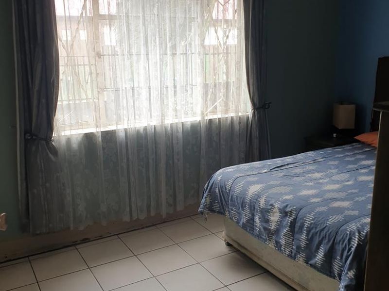 Home with pool and potential flatlet - Photo 5