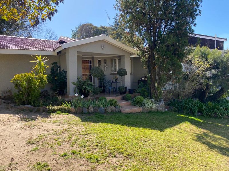 If only this large family home could speak, it would tell a thousand tales of love and memorable moments. Make it your own and nurture new memories. - Photo 4