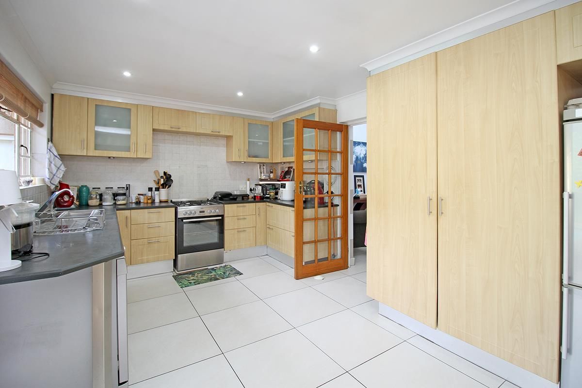 Charming Family Home with Cottage, Pool, and Spacious Garden - Photo 5