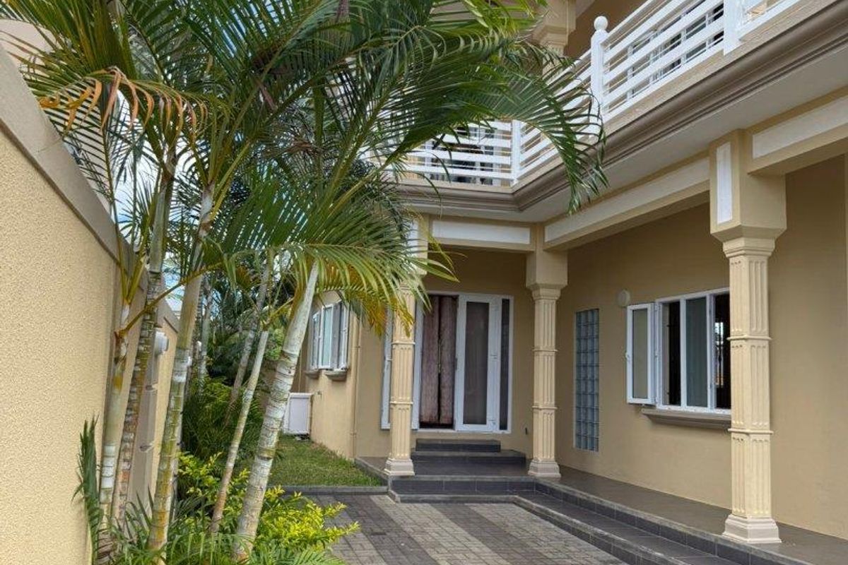 3-Bedroom Villa with Rooftop Entertaining | La Salette - Photo 2