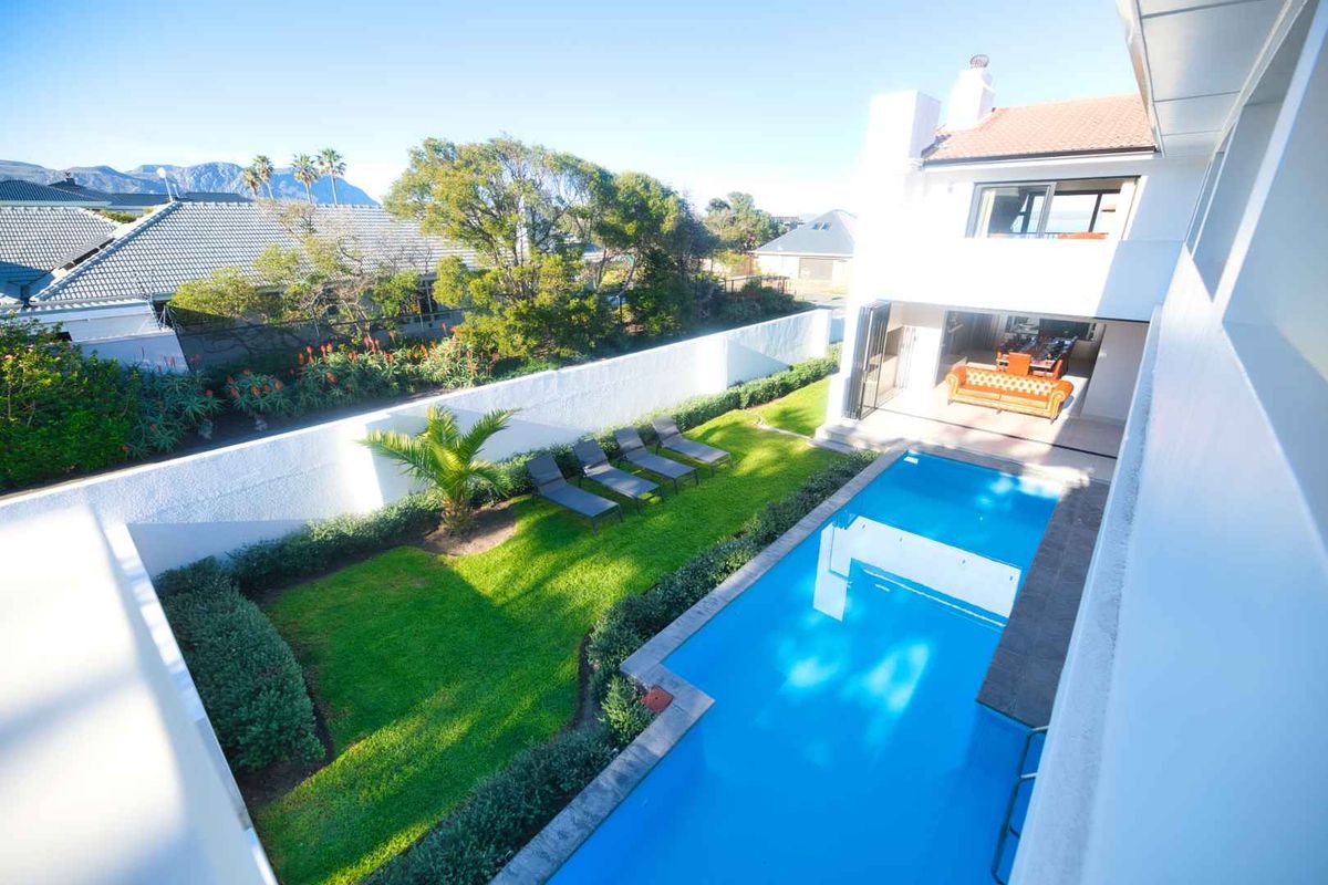 Fully Operational Luxury Guesthouse Steps from Hermanus Cliff Path - Photo 3