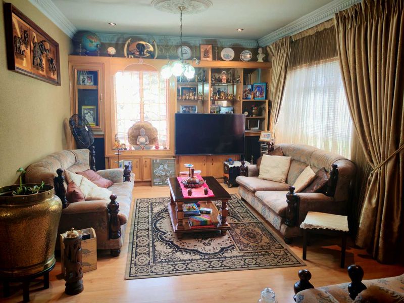 Discover Your Dream Home: Perfect for Family Living & Entertaining! - Photo 6